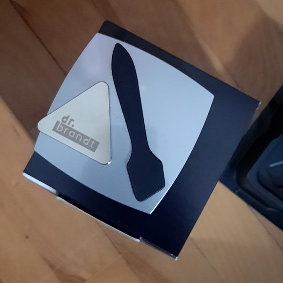 NEW Dr. Brandt Magnetight Age-Defier - Picture 6 of 7